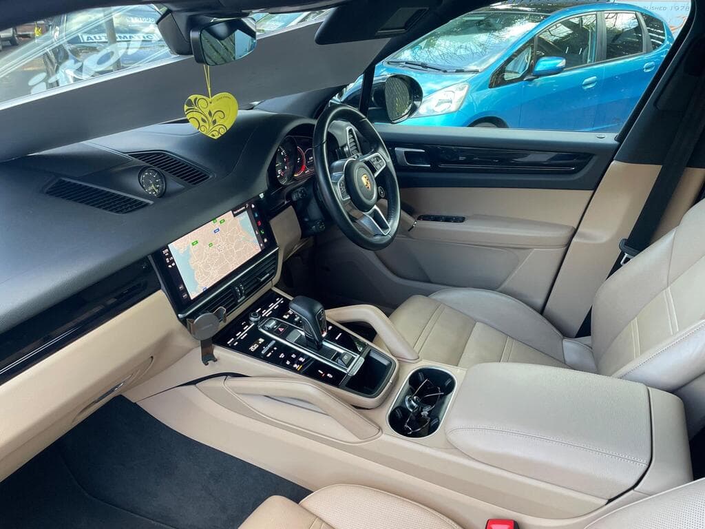 Porsche Cayenne 2022