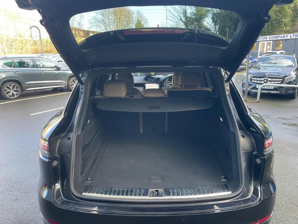 Porsche Cayenne 2022