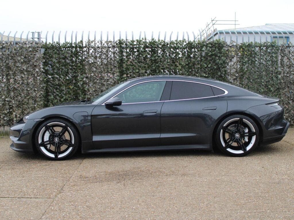 Porsche Taycan 2022