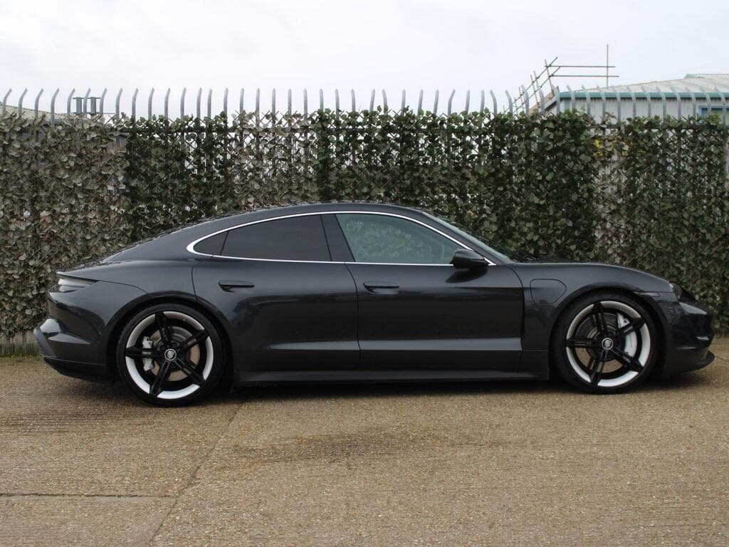 Porsche Taycan 2022