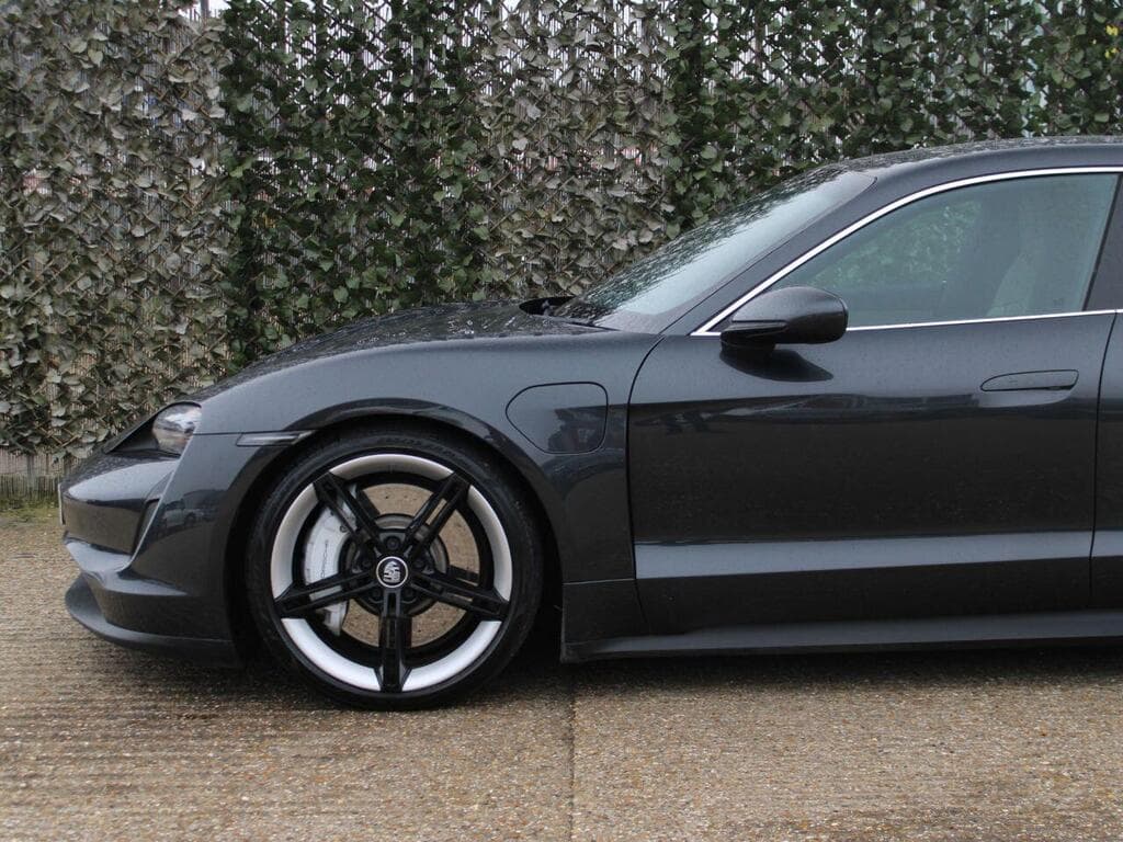 Porsche Taycan 2022