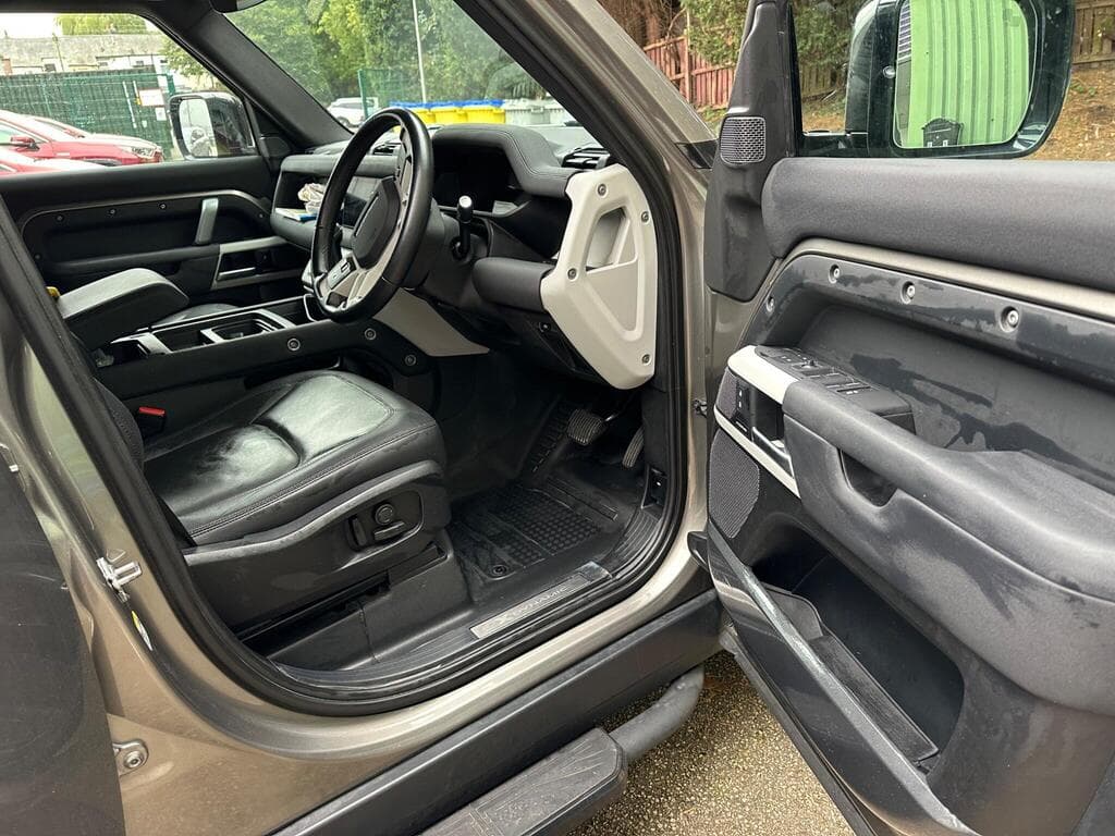 Land Rover Defender 110 2022