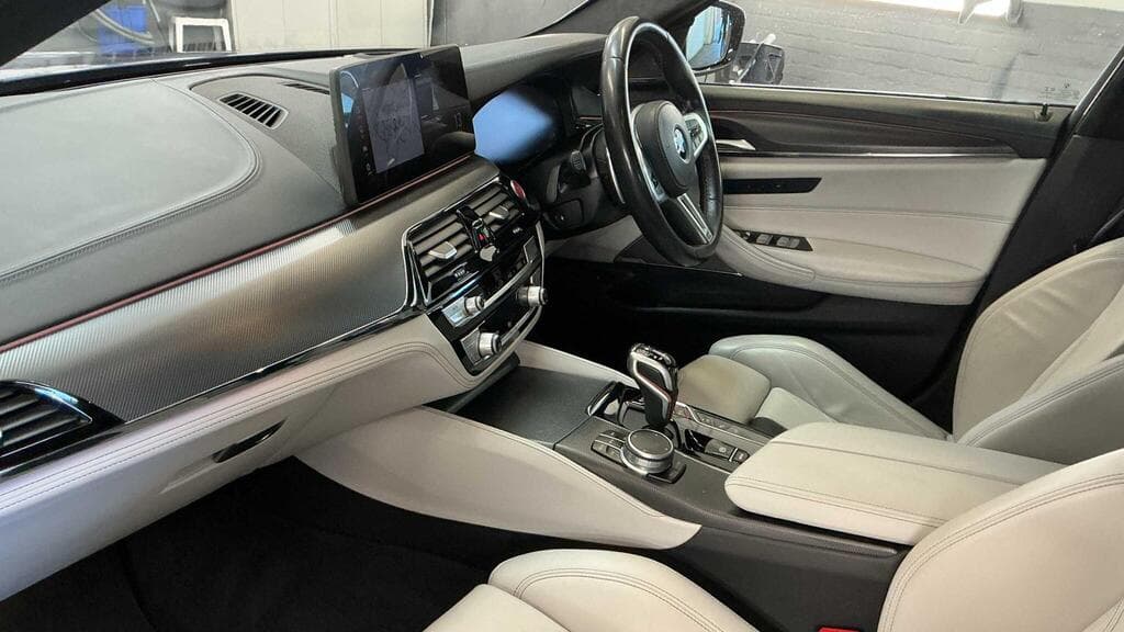 BMW M5 2022