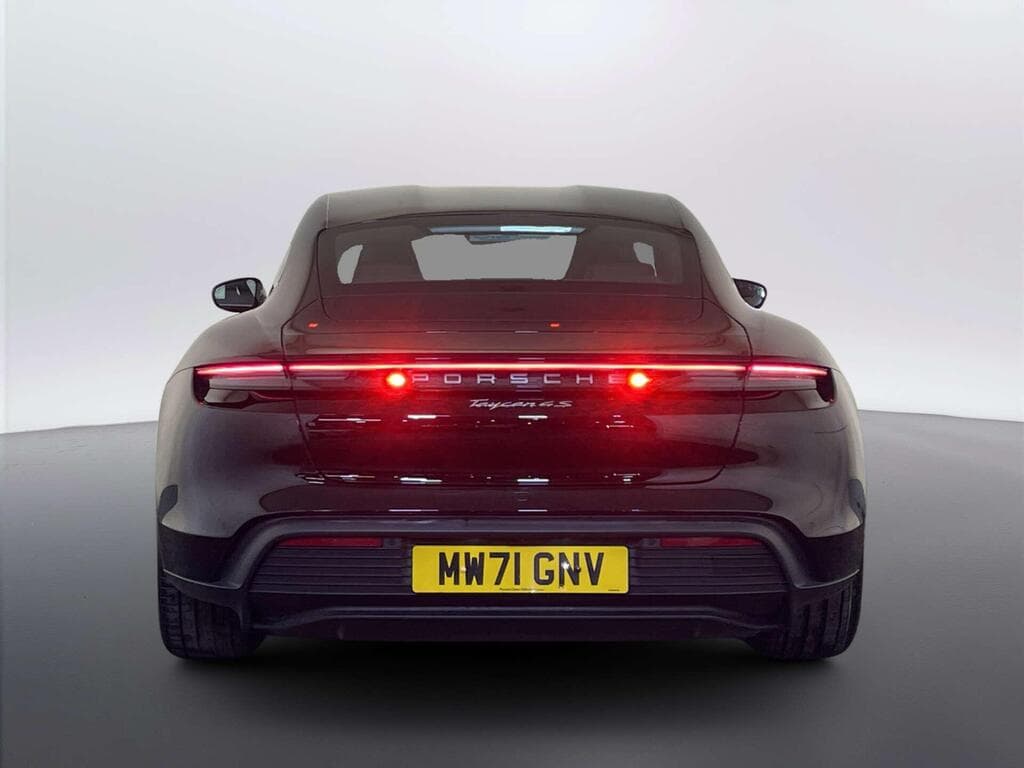 Porsche Taycan 2022