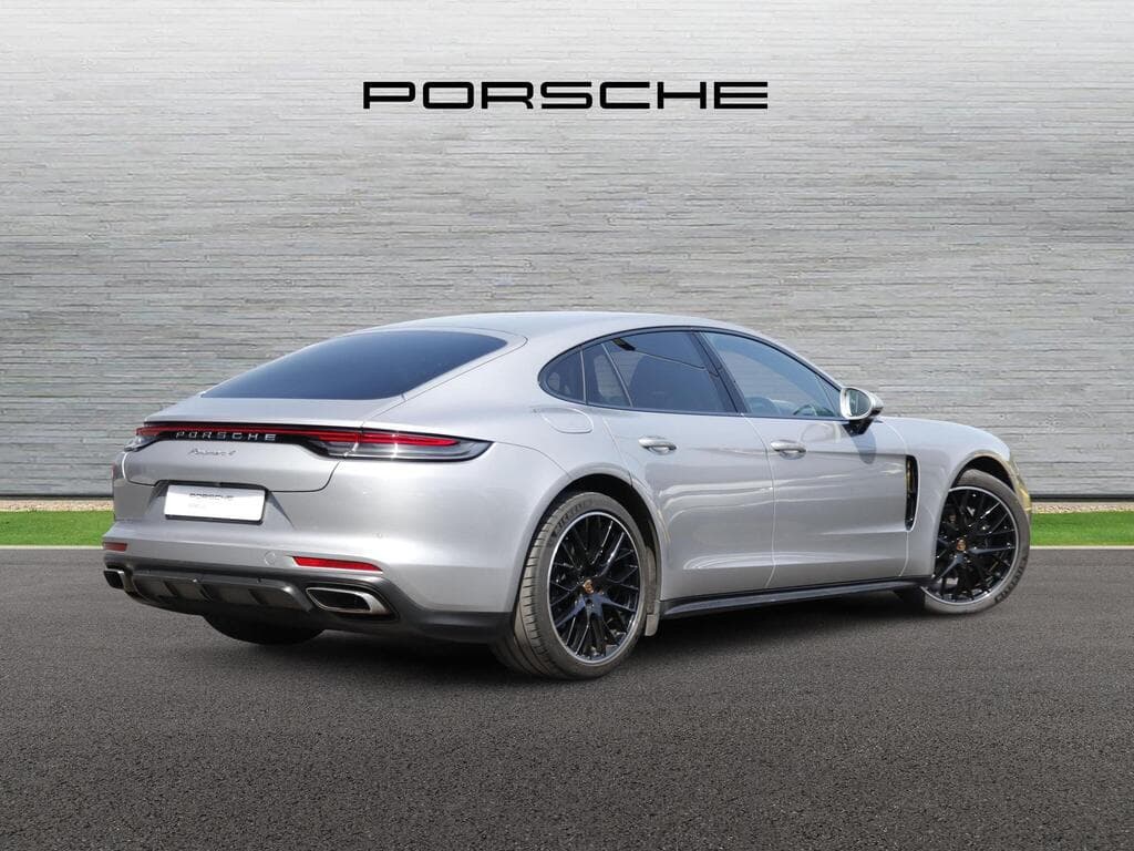 Porsche Panamera 2022