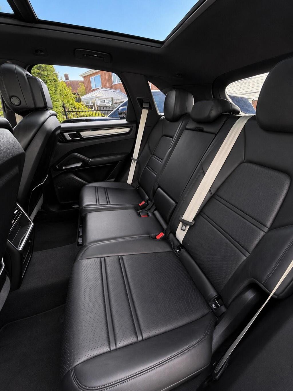 Porsche Cayenne 2022