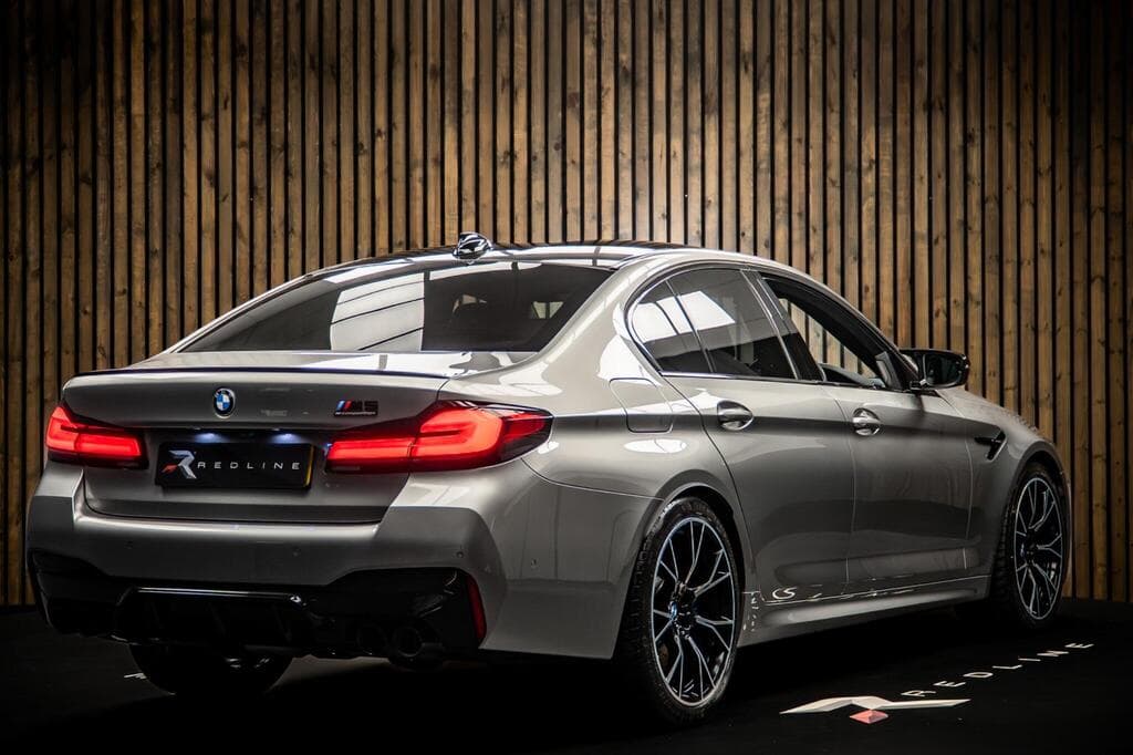 BMW M5 2022