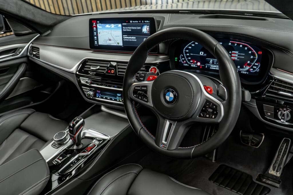 BMW M5 2022
