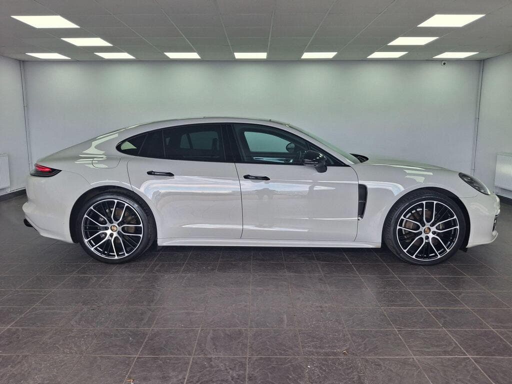Porsche Panamera 2022