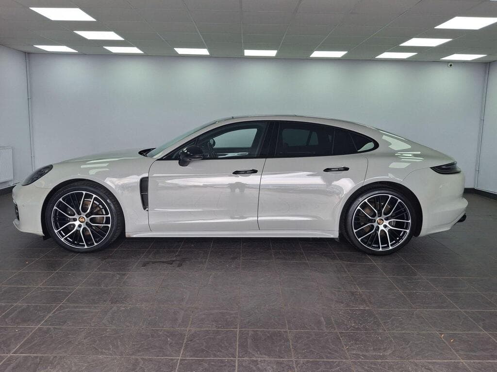 Porsche Panamera 2022