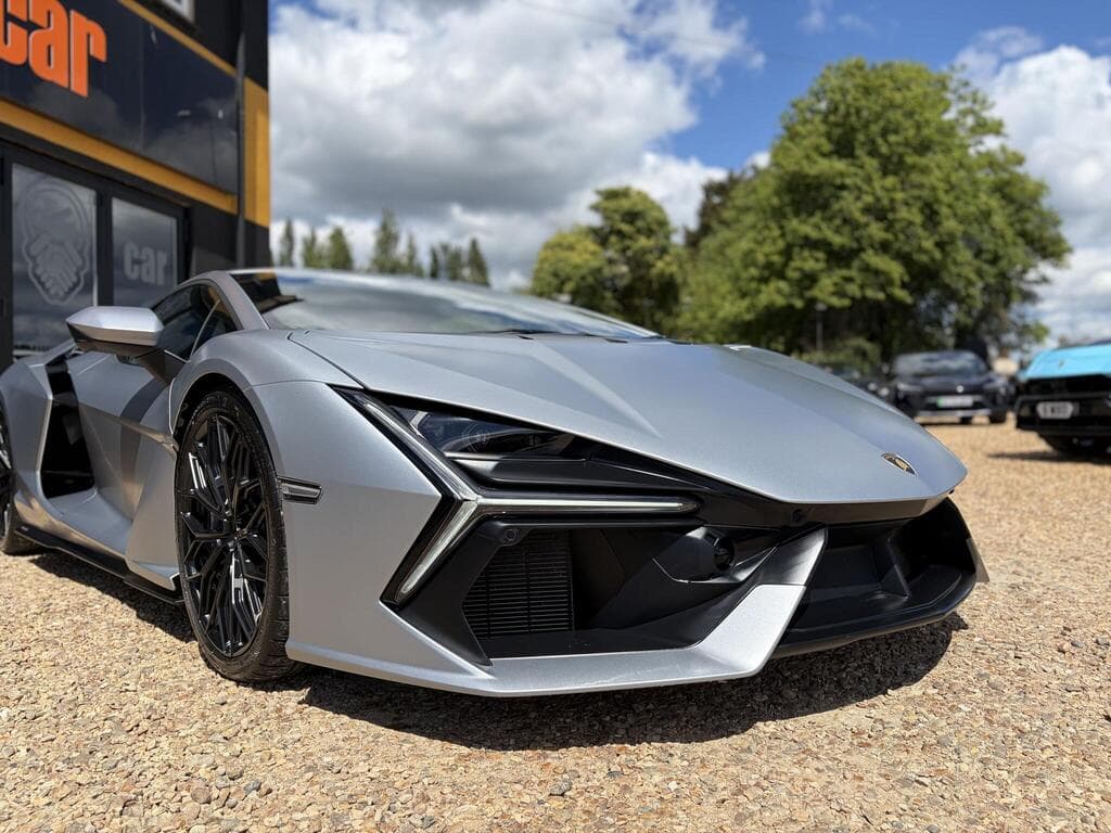 Lamborghini Revuelto 2024