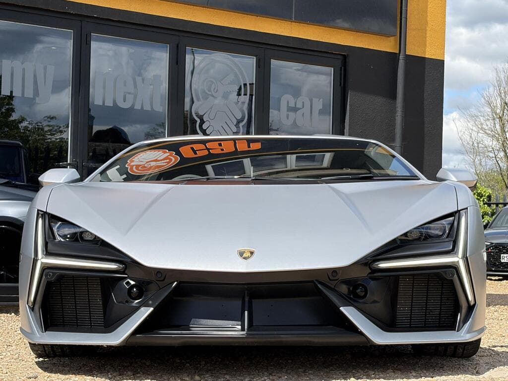 Lamborghini Revuelto 2024
