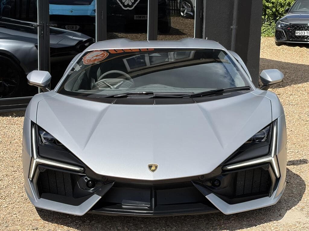 Lamborghini Revuelto 2024