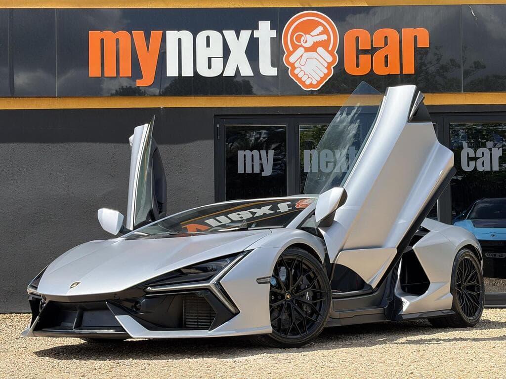 Lamborghini Revuelto 2024