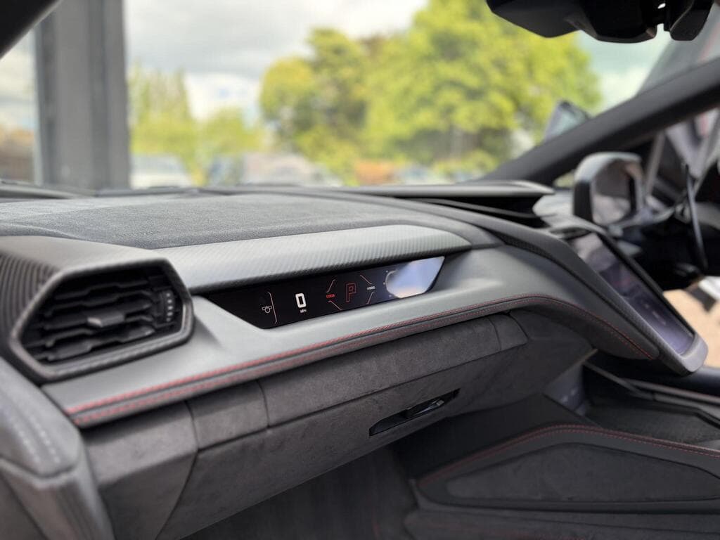 Lamborghini Revuelto 2024