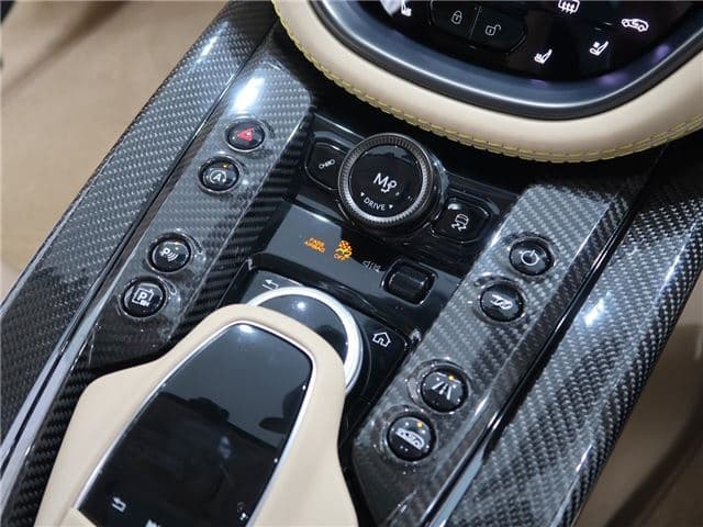 Aston Martin DBX 707 2023