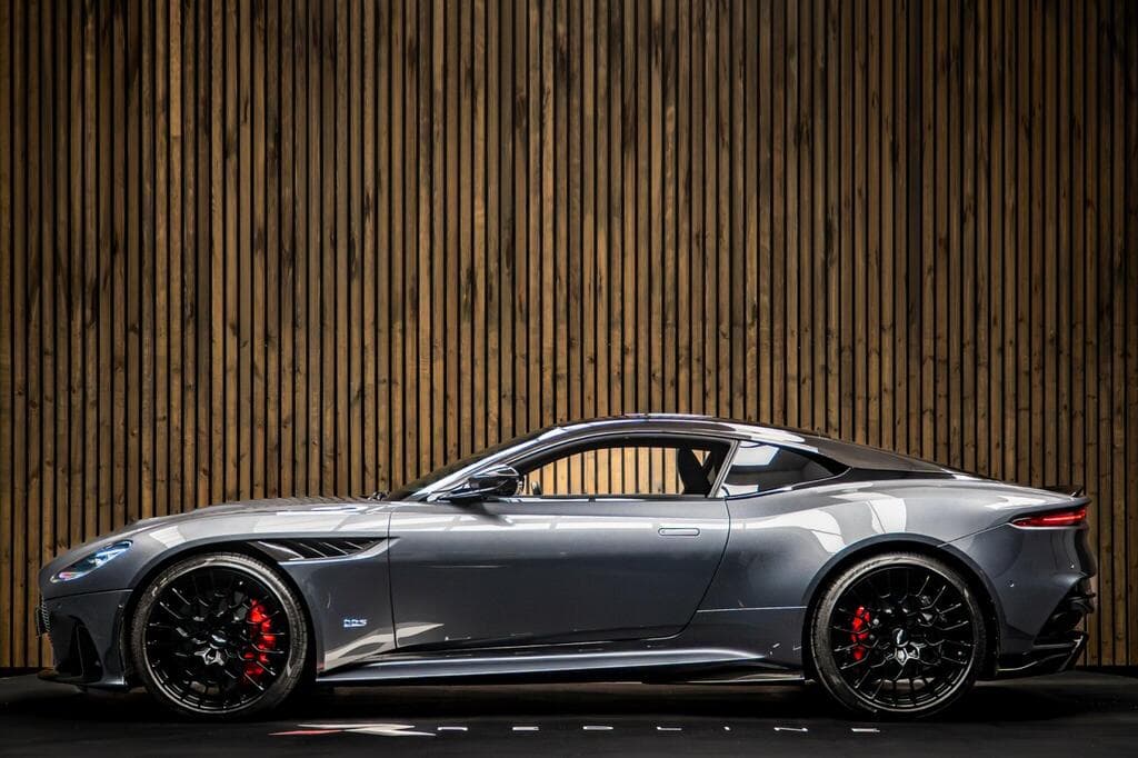 Aston Martin DBS 2023