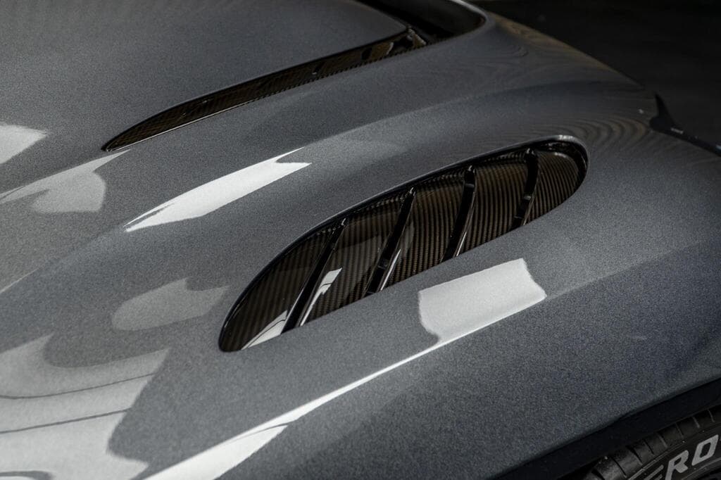 Aston Martin DBS 2023