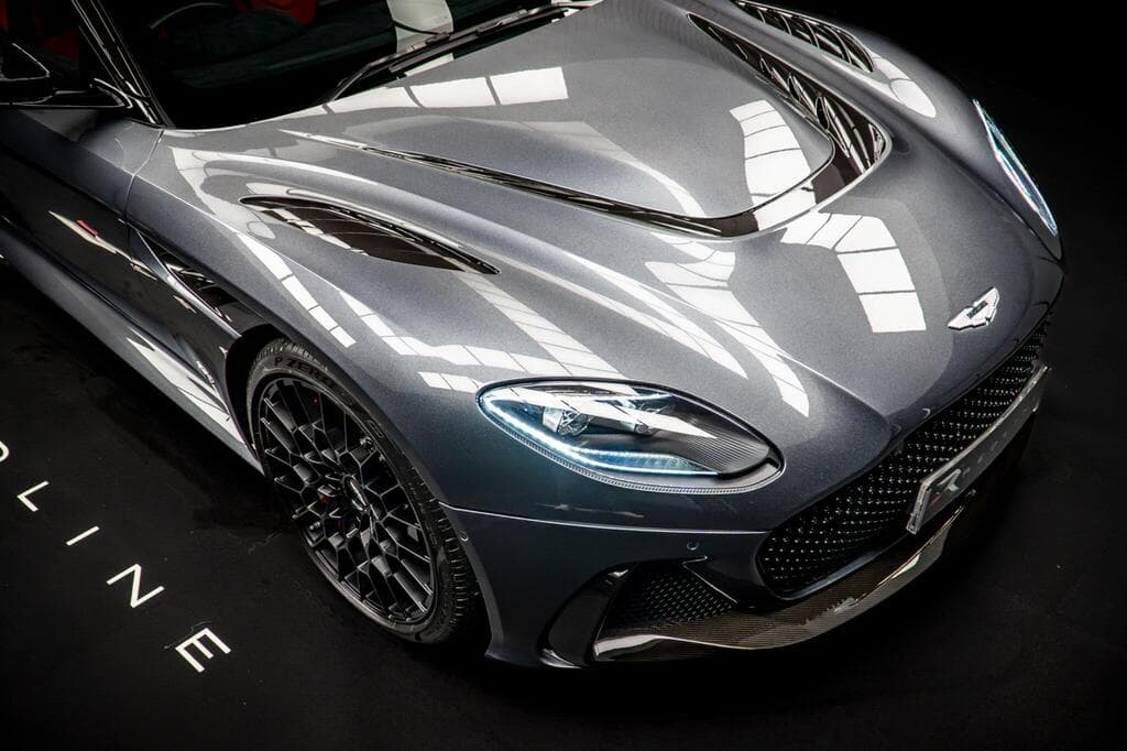 Aston Martin DBS 2023