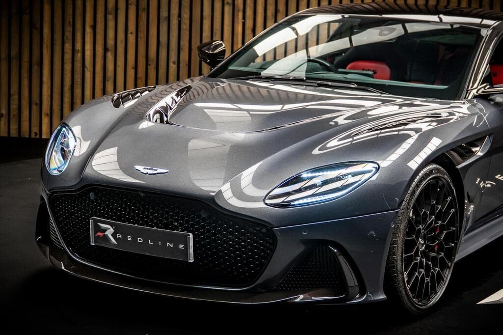 Aston Martin DBS 2023
