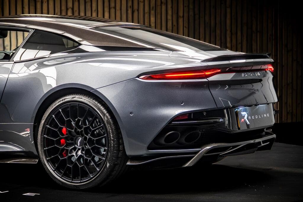 Aston Martin DBS 2023