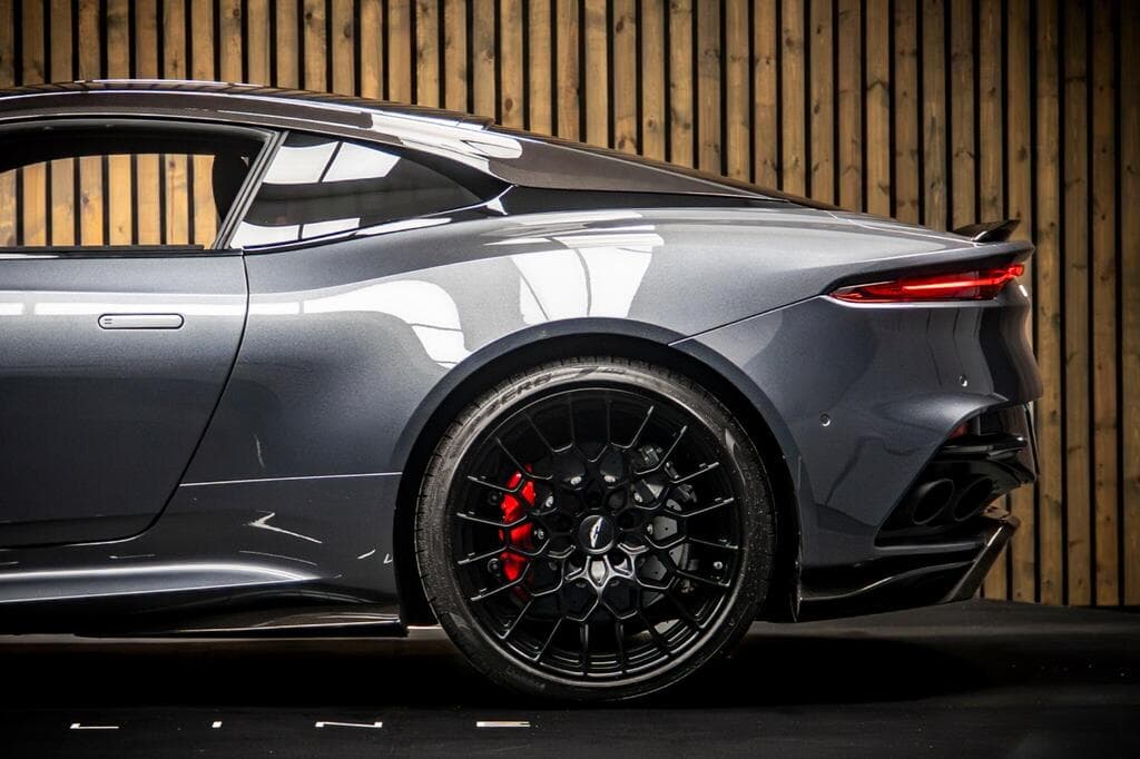 Aston Martin DBS 2023