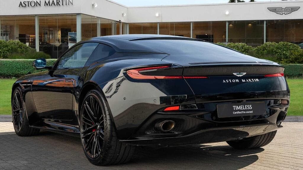 Aston Martin DB12 2023