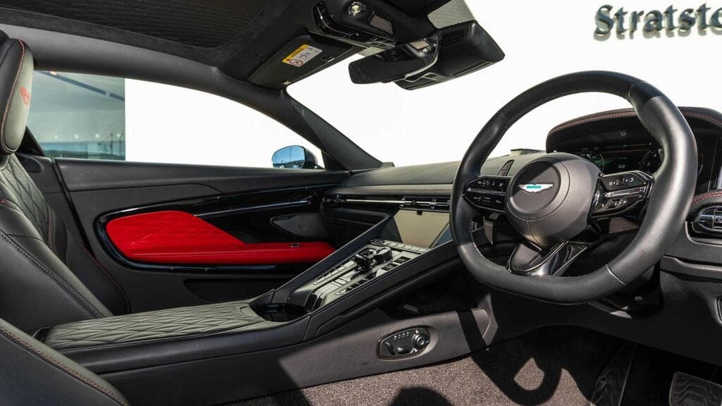 Aston Martin DB12 2023
