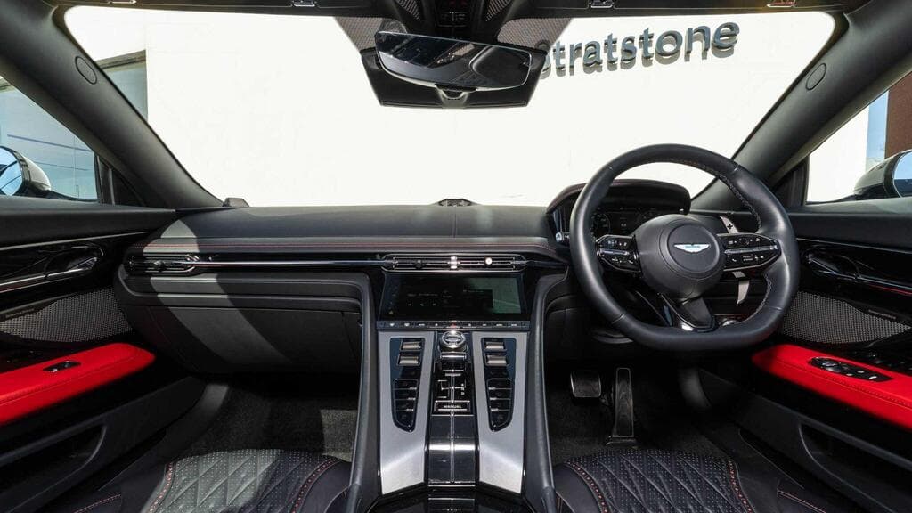 Aston Martin DB12 2023