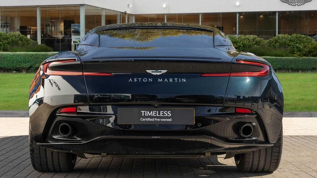 Aston Martin DB12 2023