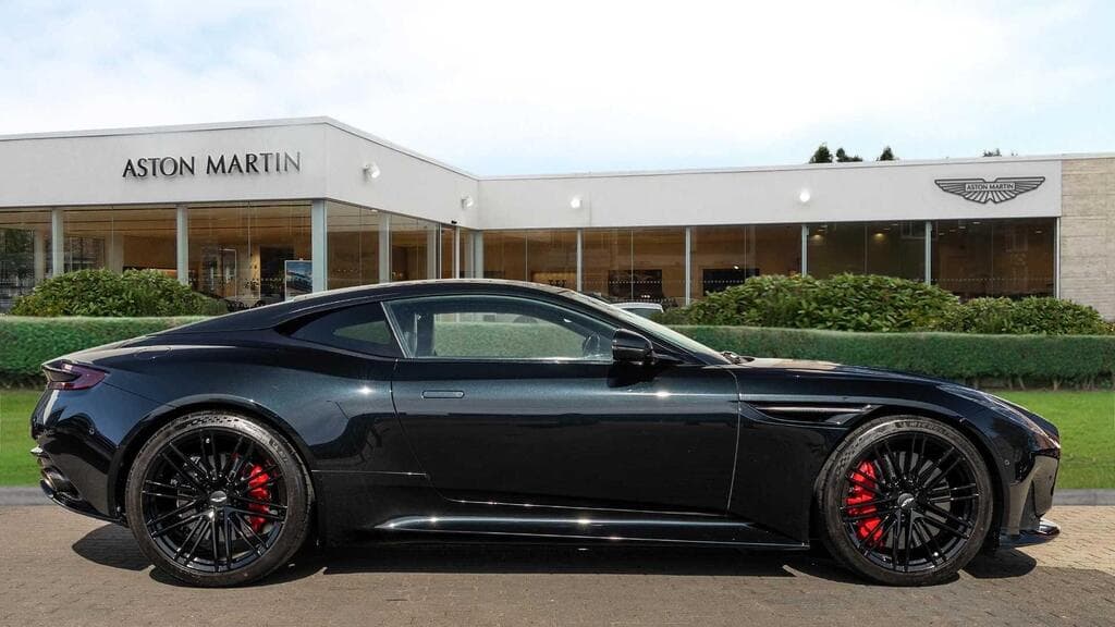 Aston Martin DB12 2023