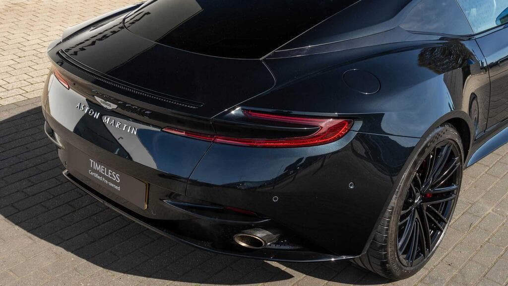 Aston Martin DB12 2023