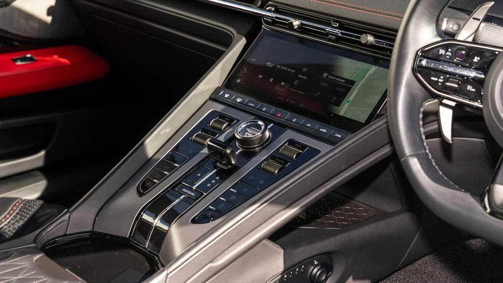 Aston Martin DB12 2023