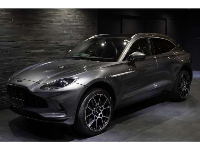 Aston Martin DBX 2022