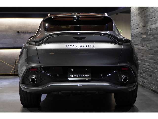 Aston Martin DBX 2022
