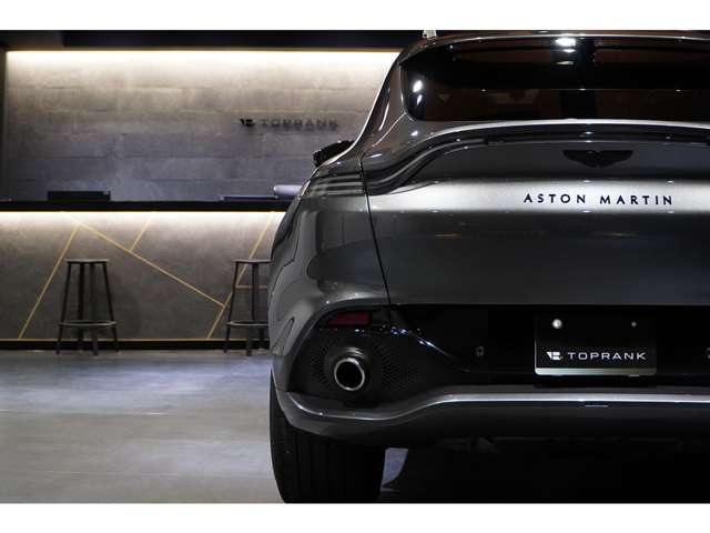 Aston Martin DBX 2022