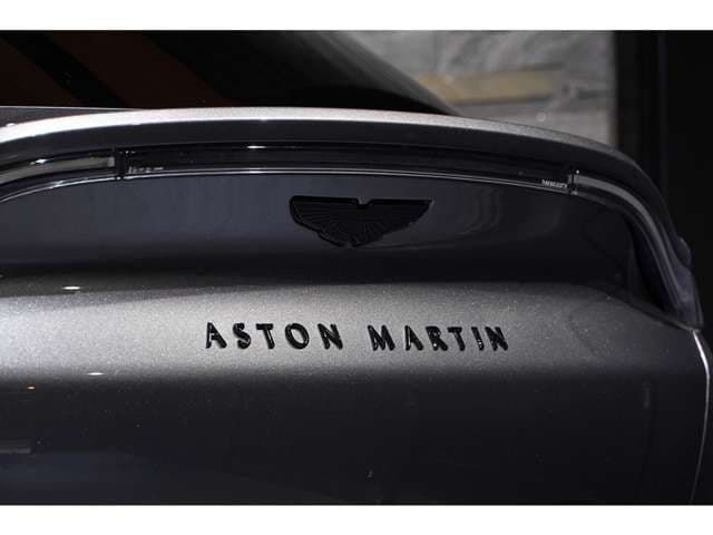 Aston Martin DBX 2022