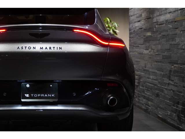 Aston Martin DBX 2022
