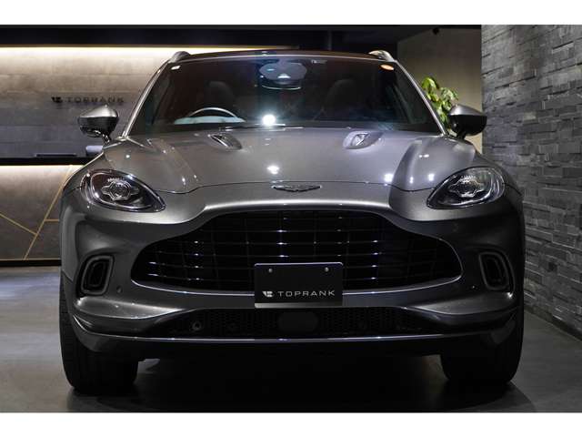 Aston Martin DBX 2022
