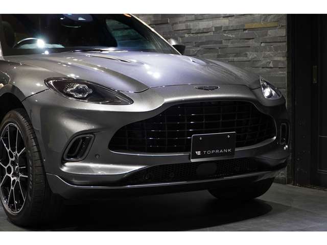 Aston Martin DBX 2022