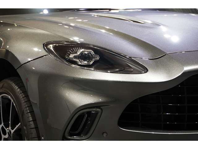 Aston Martin DBX 2022