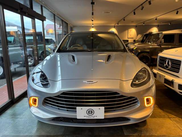 Aston Martin DBX 2022