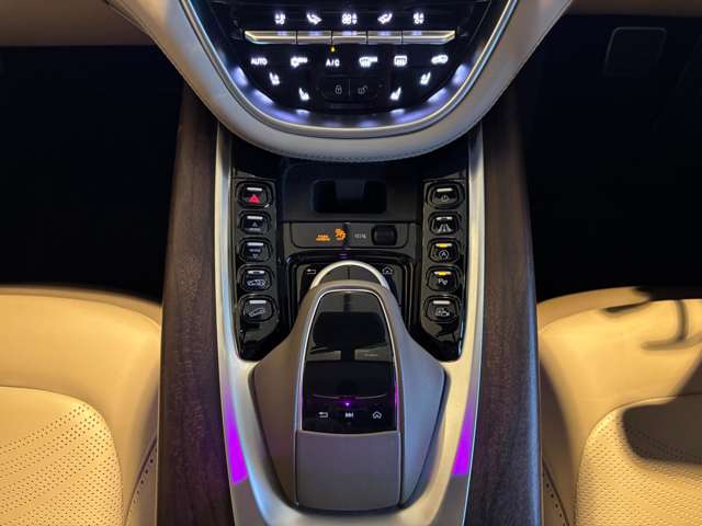 Aston Martin DBX 2022