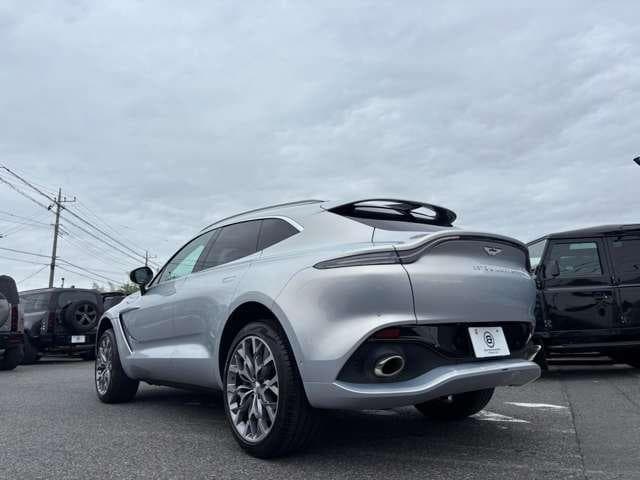 Aston Martin DBX 2022