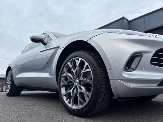 Aston Martin DBX 2022