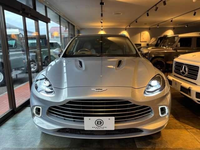 Aston Martin DBX 2022