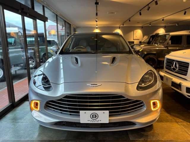 Aston Martin DBX 2022