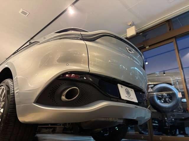 Aston Martin DBX 2022