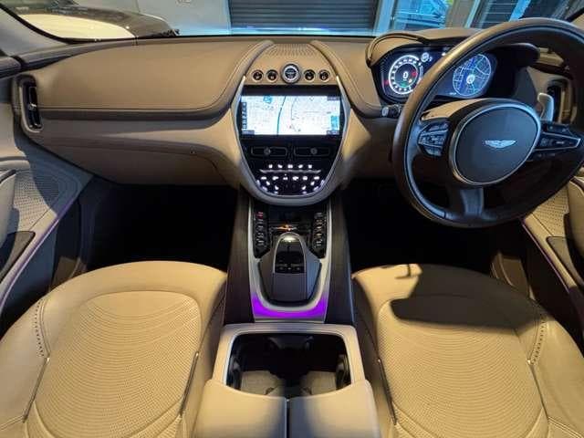 Aston Martin DBX 2022