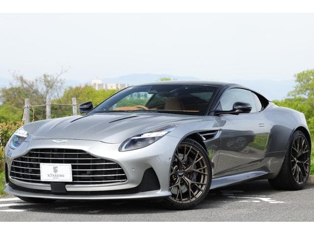 Aston Martin DB12 2024